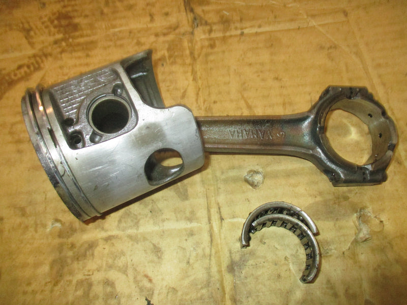 Yamaha OX66 225hp 2 stroke outboard starboard piston and rod 62J-02