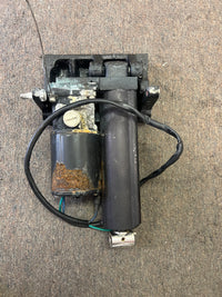 Load image into Gallery viewer, Mercury 125hp 2 stroke outboard tilt trim unit READ DESCRIPTION
