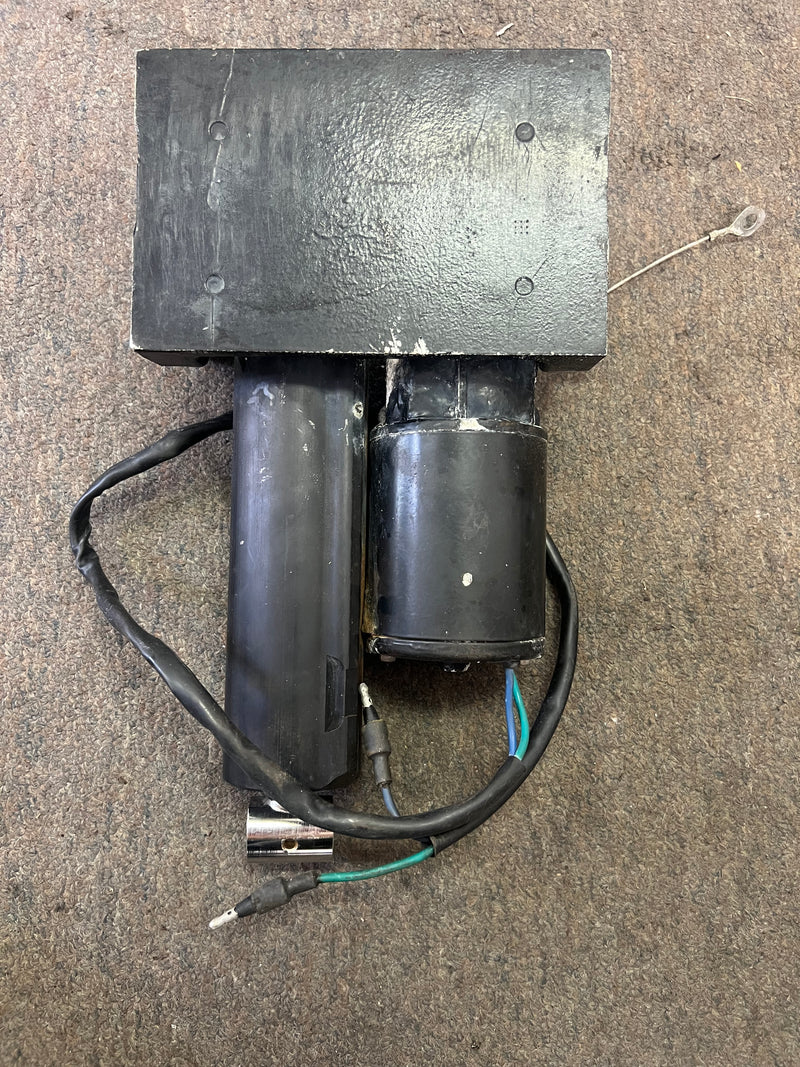 Mercury 125hp 2 stroke outboard tilt trim unit READ DESCRIPTION