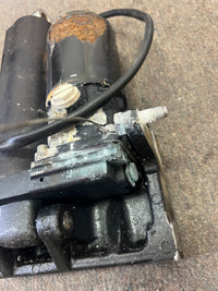 Load image into Gallery viewer, Mercury 125hp 2 stroke outboard tilt trim unit READ DESCRIPTION
