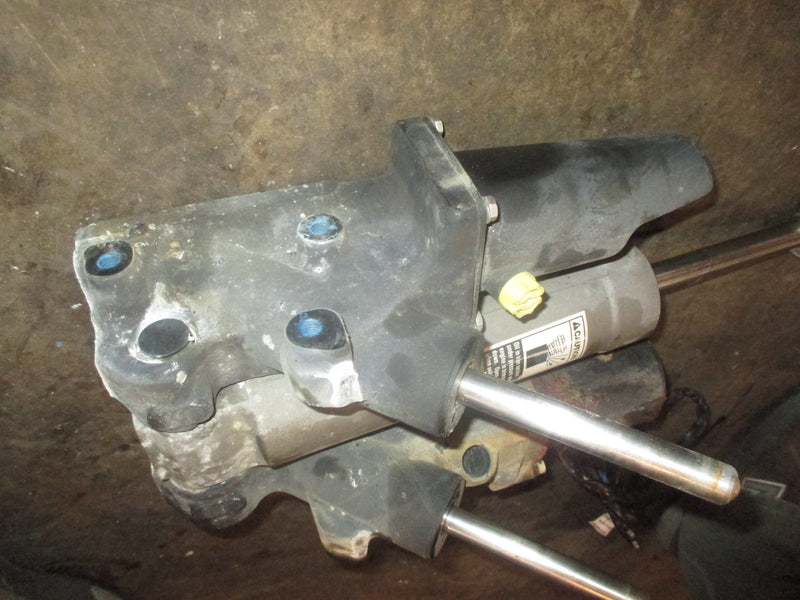 Mercury Optimax 3.0L 200hp 2 stroke outboard Tilt trim unit