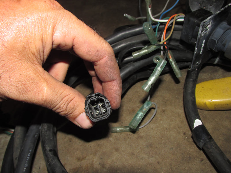 Suzuki Outboard 20FT round black plug rigging harness