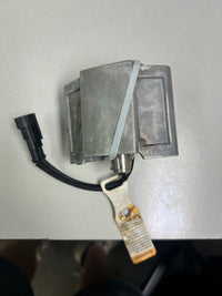 Load image into Gallery viewer, REFURBISHED Evinrude ETEC 300hp 2 stroke outboard fuel injector (353518)
