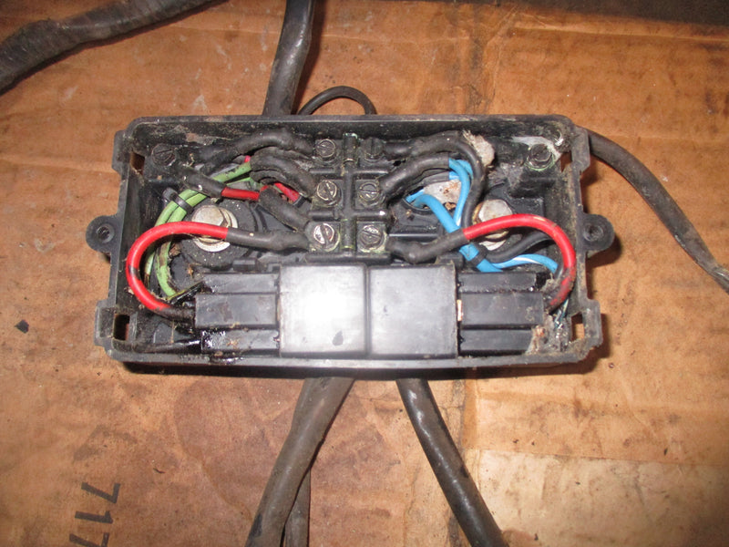 Evinrude 150hp outboard junction box w/ trim relays (583902) CUT