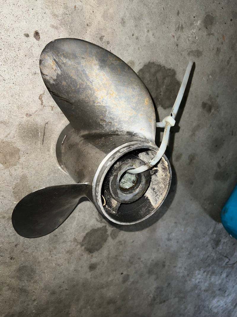 Yamaha 225-250hp 2 stroke counter rotation stainless propeller (14 7/8x21)