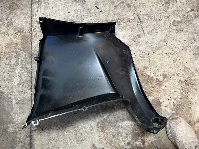 Suzuki DF350 A 350hp outboard starboard midsection cover 61131-98L01