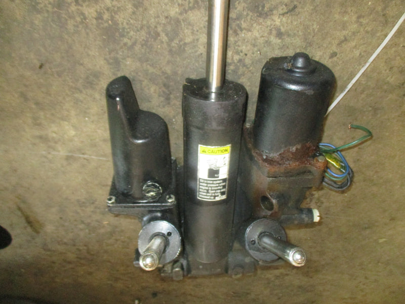 Mercury 135hp Optimax outboard tilt trim unit (parts)