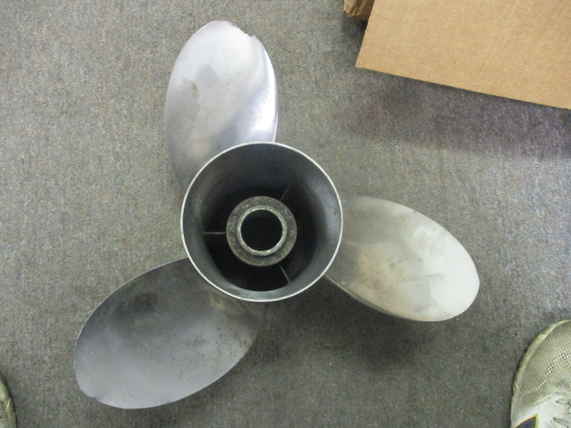 Mercury EFI 225hp 2 stroke outboard Mirage plus propeller 21P COUNTER ROT. NO HUB