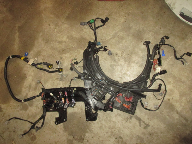 Yamaha 4.2L 300hp 4 stroke outboard Engine Wiring Harness (6CE-82590-11)