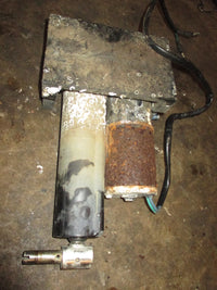 Load image into Gallery viewer, Mercury 90hp 4 stroke outboard tilt trim unit
