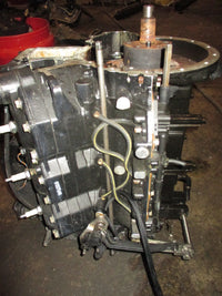 Load image into Gallery viewer, Johnson 150hp 60 degree 2 stroke outboard crankcase powerhead
