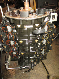Load image into Gallery viewer, Johnson 150hp 60 degree 2 stroke outboard crankcase powerhead
