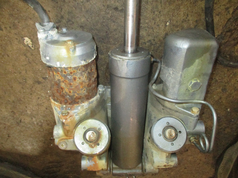 Yamaha 150hp 2 stroke outboard tilt trim unit PARTS