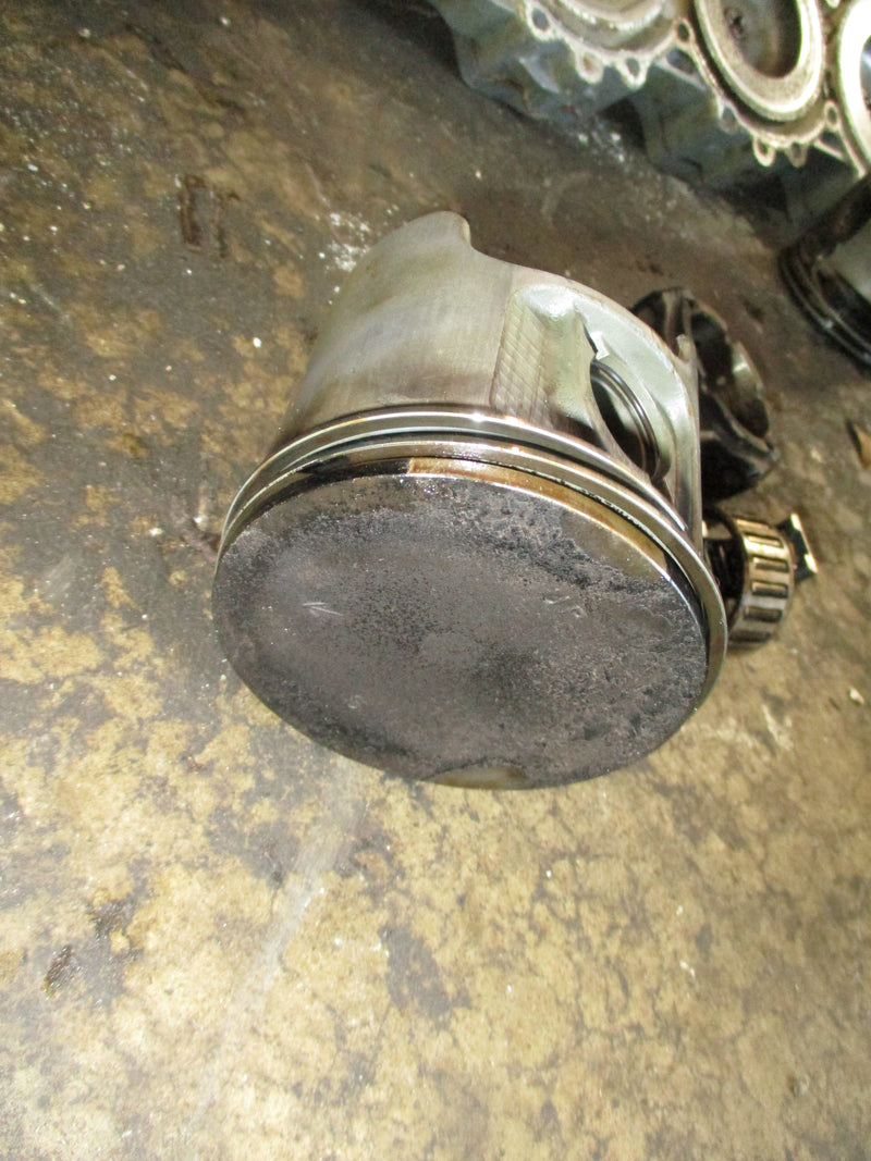 Yamaha OX66 225hp 2 stroke outboard starboard piston and rod (62J-02)