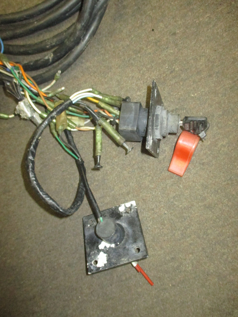 Suzuki four stroke outboard round black plug rigging harness 23' with ignition