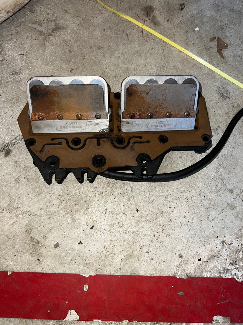 Johnson 90hp 60 degree 2 stroke outboard Intake Manifold and Reeds 186571