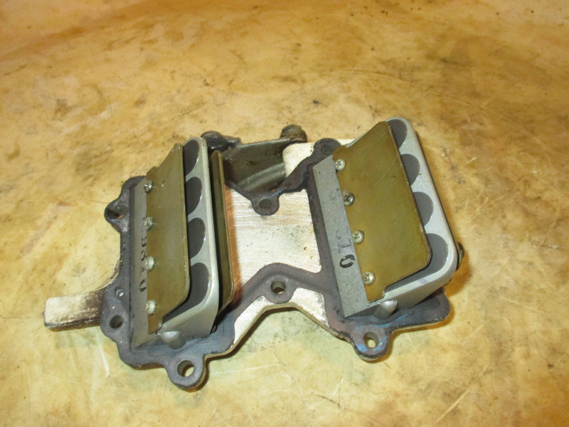 Johnson 60hp 2 stroke outboard intake manifold with reeds (327126)