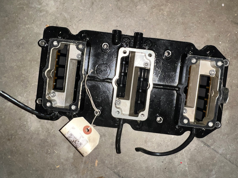Mercury EFI 150hp 2 stroke outboard intake manifold with reeds