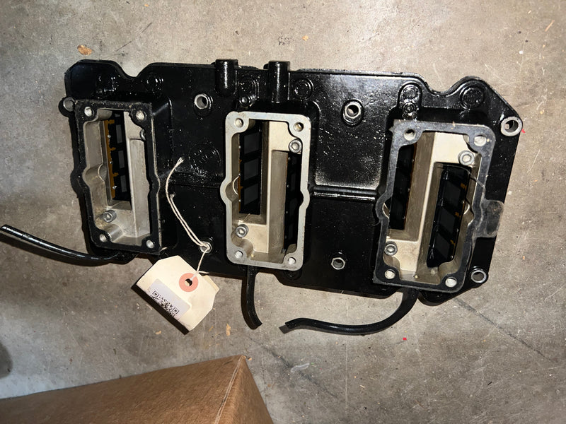 Mercury EFI 150hp 2 stroke outboard intake manifold with reeds
