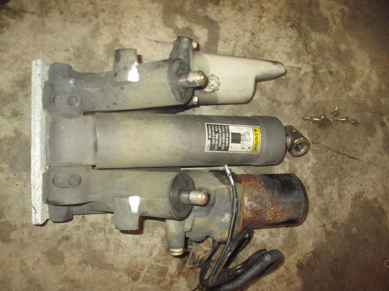 Mercury 150hp XR6 2 Stroke outboard Tilt Trim Unit