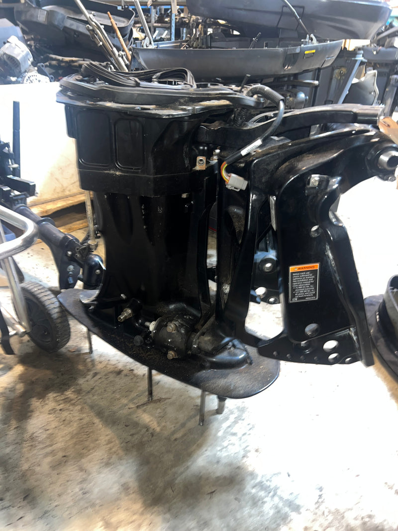 Mercury outboard 200hp V6 4 stroke 3.4L 25" mid section