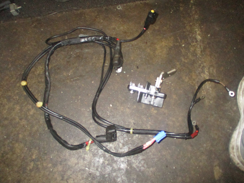 Yamaha 350hp 4 stroke outboard power harness and block (6AW-8259M-00-00)