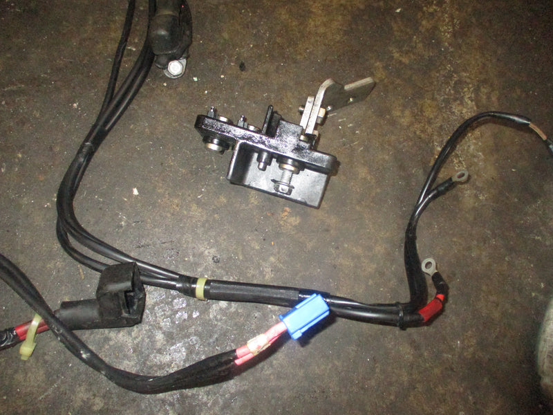 Yamaha 350hp 4 stroke outboard power harness and block (6AW-8259M-00-00)