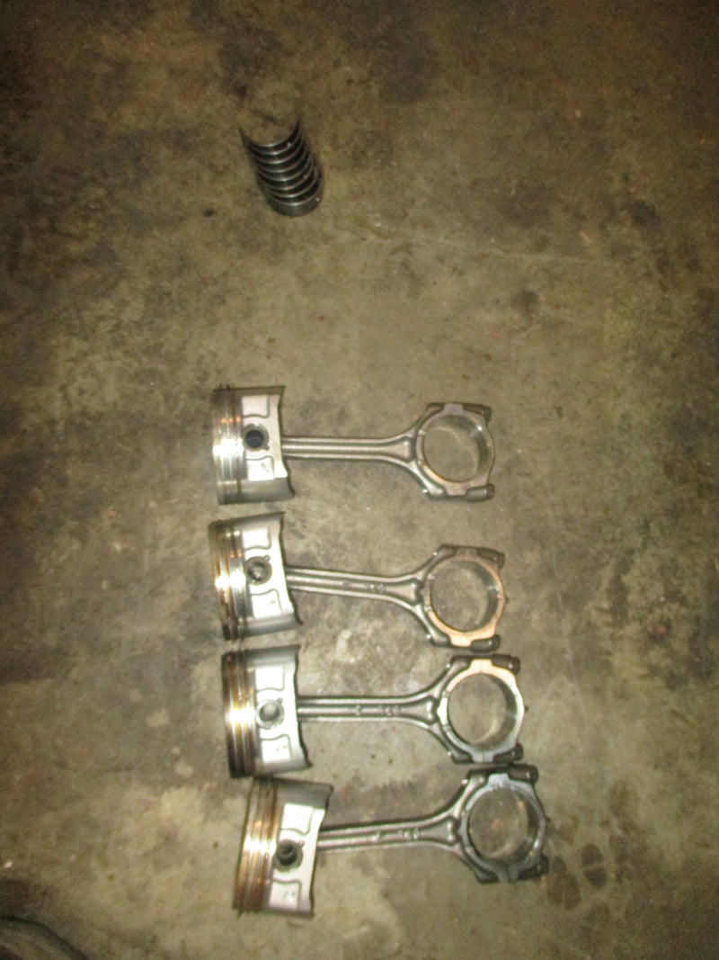 Suzuki DF90A 4 stroke outboard piston and rod set (12111-87L01)