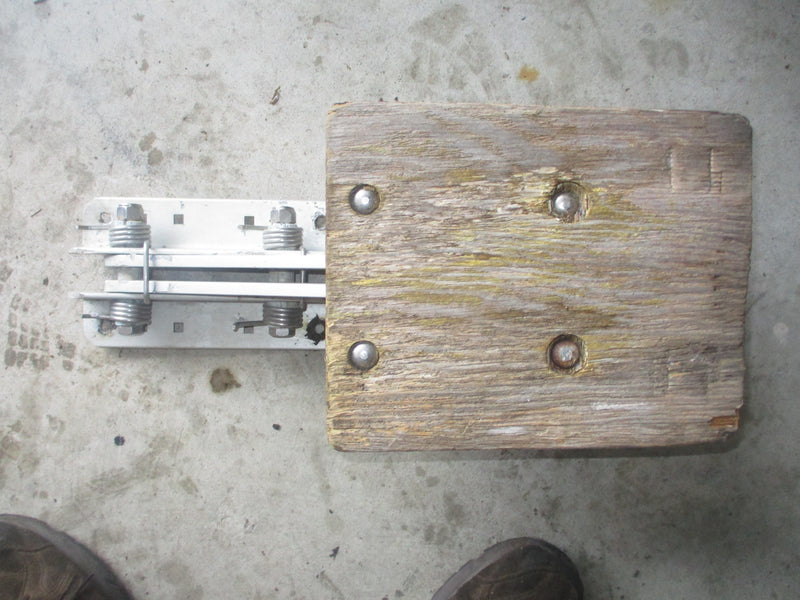Outboard kicker motor bracket