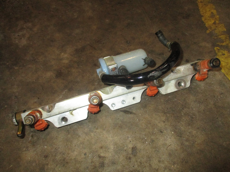 Suzuki DF140 140hp outboard fuel rail and injector set 15710-65D00