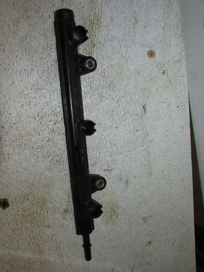 Yamaha 250hp VMAX SHO 4 Stroke Outboard Fuel Rail (6CB-13161-00-00)
