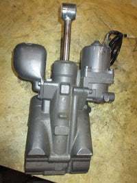 Load image into Gallery viewer, Yamaha 200hp OX66 2 stroke outboard Tilt Trim Unit
