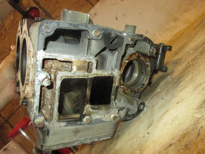 Johnson 40hp 2 stroke outboard crankcase block 338475