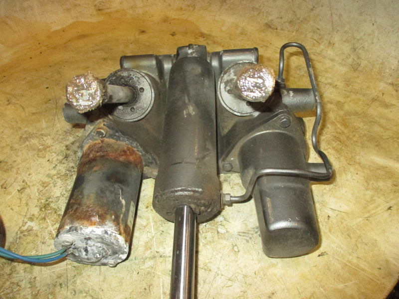 Suzuki DT150 150hp 2 stroke outboard Tilt Trim Unit