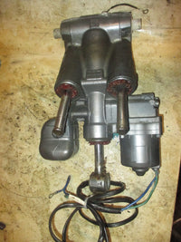 Load image into Gallery viewer, Yamaha 200hp OX66 2 stroke outboard Tilt Trim Unit
