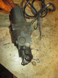 Load image into Gallery viewer, Nissan 40hp 2 stroke outboard Tilt Trim Unit

