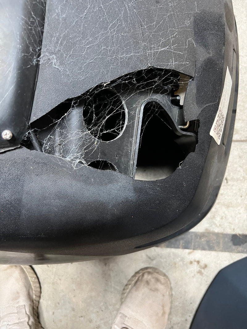Mercury Verado 275hp outboard top cowling BROKEN SPOT
