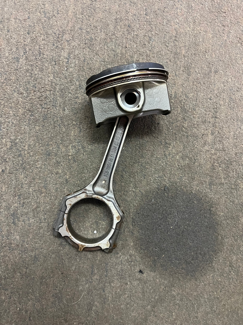 Yamaha 4.2L 300hp 4 stroke outboard piston and rod (6CE-01) (6CB-11651)