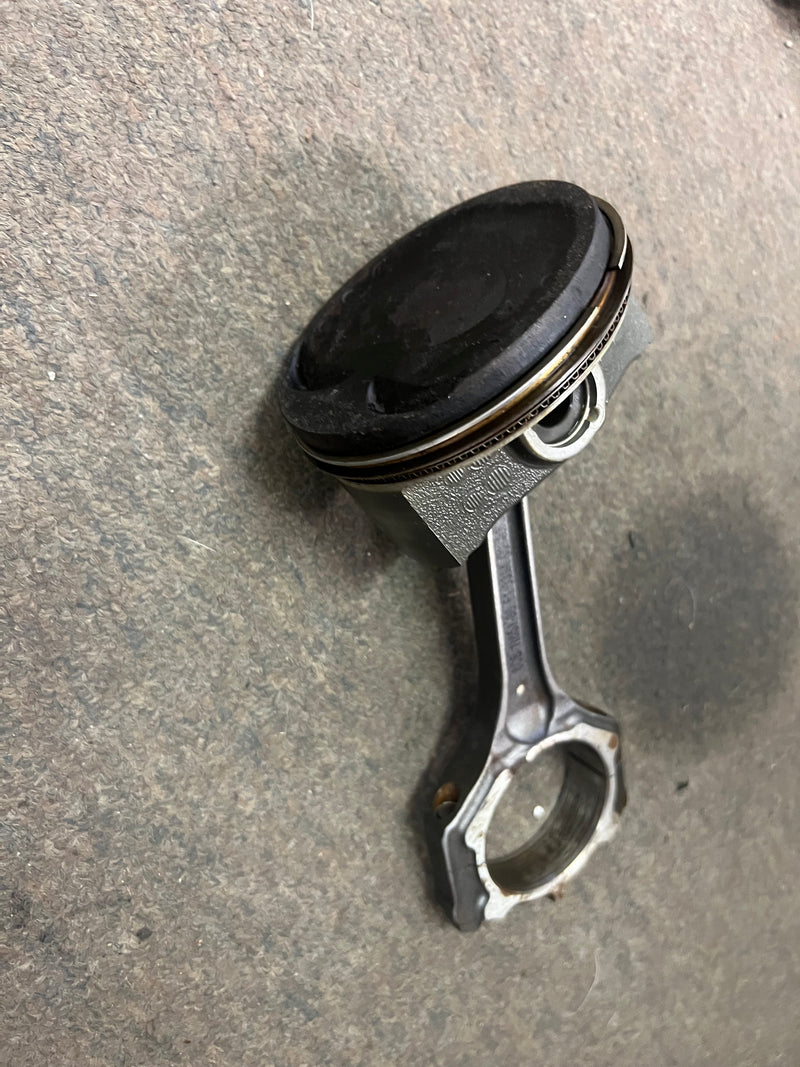 Yamaha 4.2L 300hp 4 stroke outboard piston and rod (6CE-01) (6CB-11651)