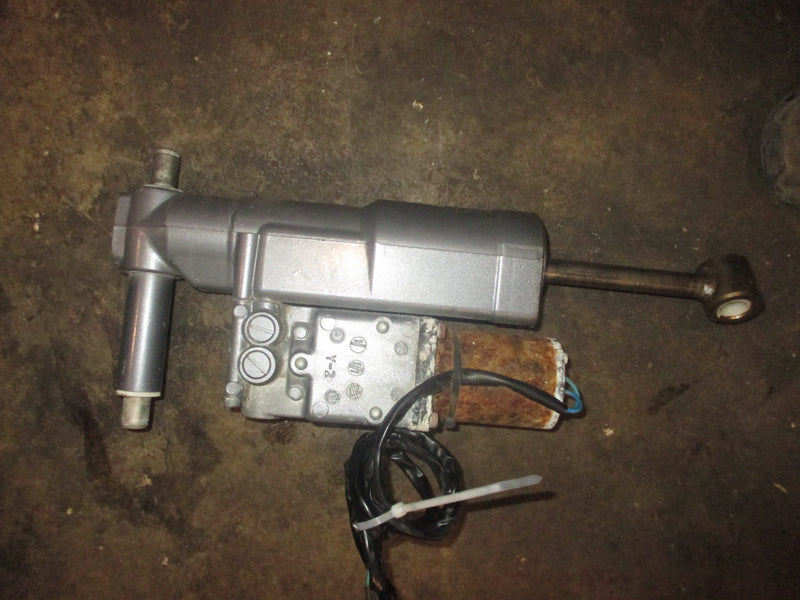 Yamaha 100hp 4 stroke outboard Tilt Trim Unit (67F-03)