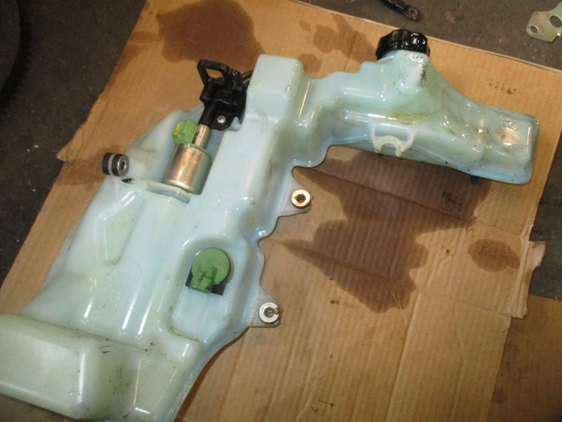 Evinrude ETEC 40hp outboard oil tank and pump (5007951)