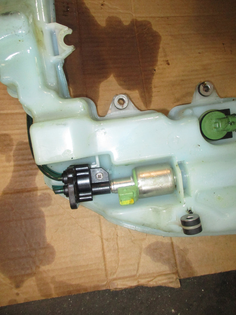 Evinrude ETEC 40hp outboard oil tank and pump (5007951)