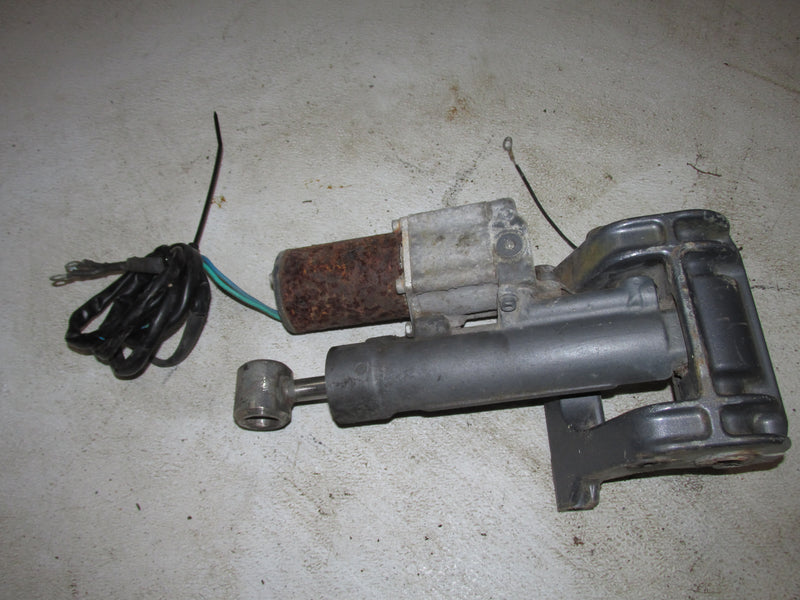 Yamaha 40hp 2 CYL 2 Stroke Outboard Tilt Trim Unit