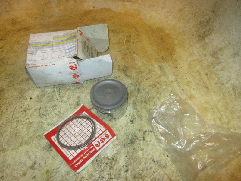 Johnson/Suzuki 4 stroke outboard 0.5 Oversized piston (5032469)