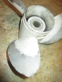 Load image into Gallery viewer, Johnson/Evinrude 90/115hp 2 stroke outboard Aluminum propellor (12 3/4x21)
