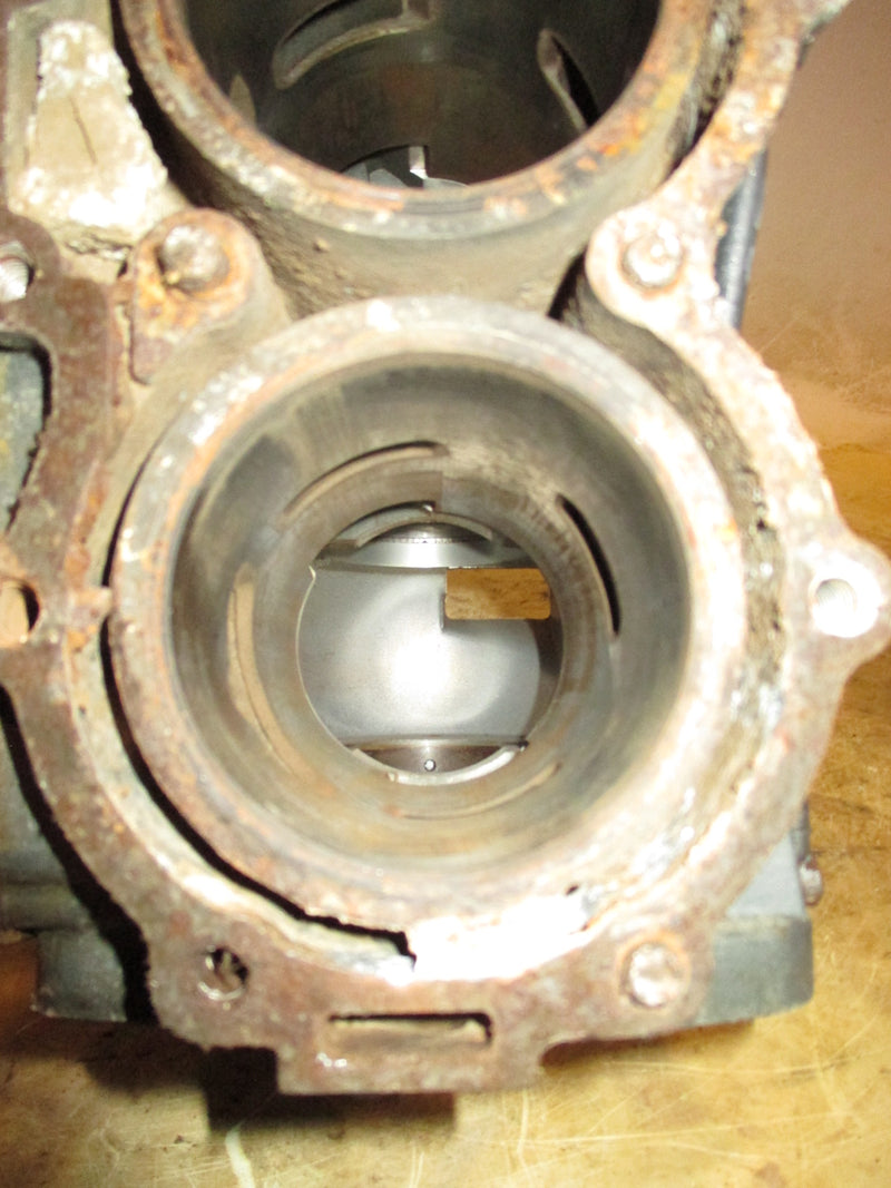 Yamaha 25hp 2 stroke outboard crankcase block