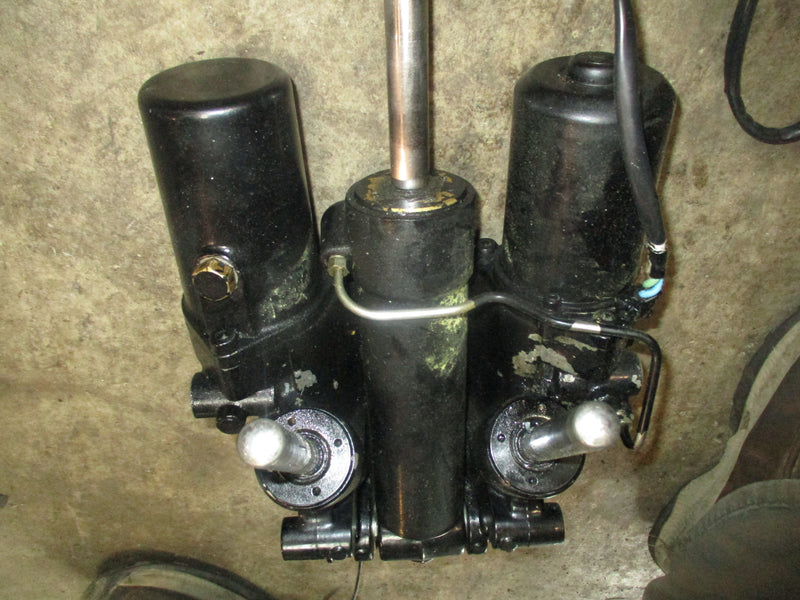 Yamaha 225hp 4 stroke outboard Tilt trim unit (Painted black)