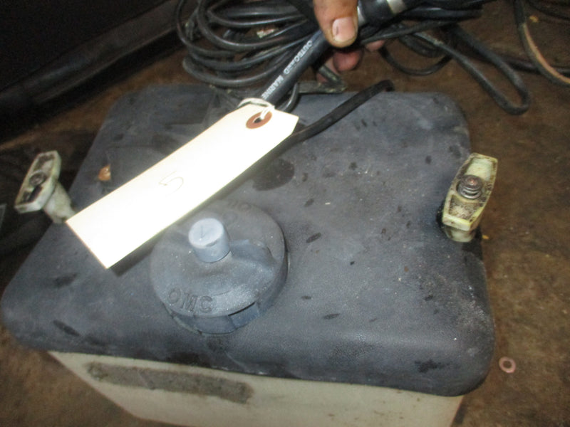 Johnson Evinrude OMC style remote oil tank (cut single hose)