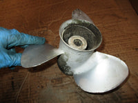 Load image into Gallery viewer, Nissan 25hp 4 stroke outboard aluminum prop 9.9 x 11
