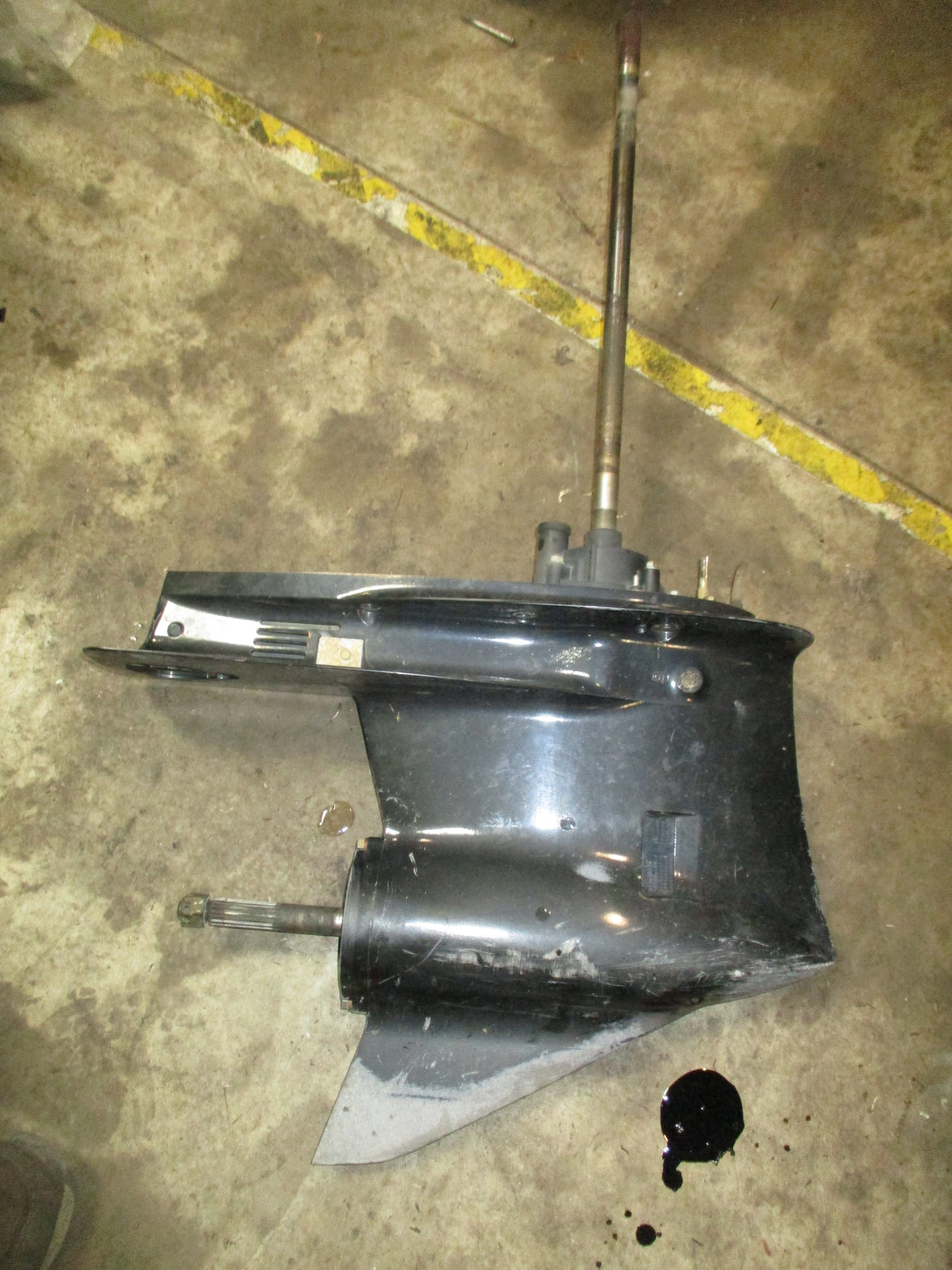 Suzuki DF300 300hp outboard 25 inch shaft lower unit